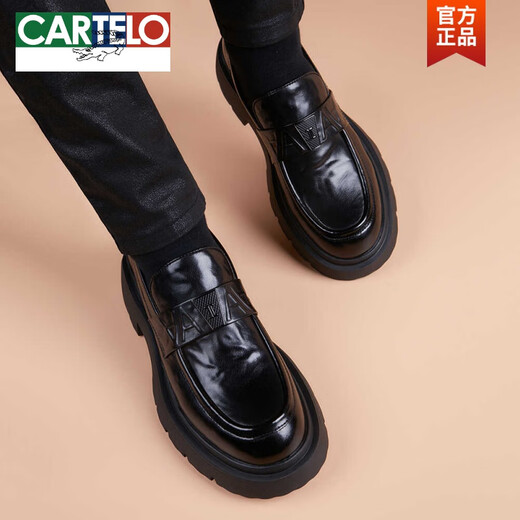 卡帝乐鳄鱼（CARTELO）新款休闲皮鞋男真皮韩版潮流商务厚底轻质橡胶发泡底一脚蹬乐福鞋 亮皮款黑色 12398 38