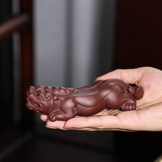 Table craftsmen cast authentic Yixing handmade purple clay sculptures, Jufu Pixiu tea pets, office home tea table ornaments, crafts, purple clay