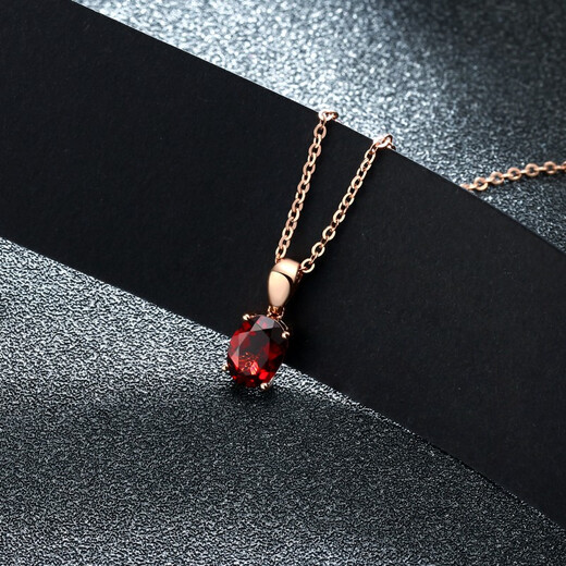 Laomiao 18K gold pendant red garnet colored treasure as a Chinese Valentine's Day gift for my girlfriend's mother (not including necklace), about 0.8g