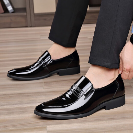 Fortune Bird first-layer cowhide business formal shoes for middle-aged and elderly people, non-slip pointed leather shoes, glossy patent leather wedding shoes, low-top shoes, black 40