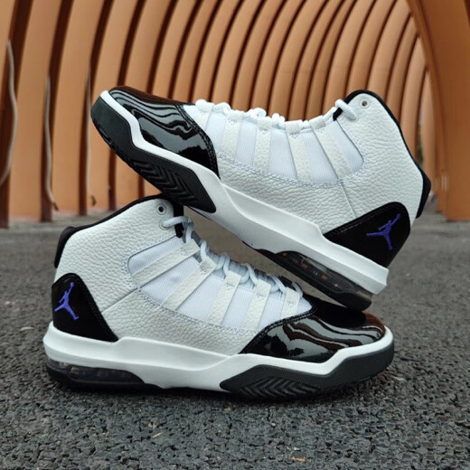 耐克（NIKE）篮球鞋女鞋夏季新款运动鞋Air Jordan Max Aura缓震实战休闲鞋 AQ9214-121 36