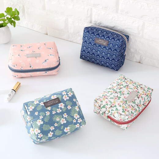 Liuyan Travel Cosmetic Bag Korean Small Portable Women's Cosmetic Bag Hand-held Large Soft Girl Simple Portable Cosmetic Storage Bag Blue Background Floral