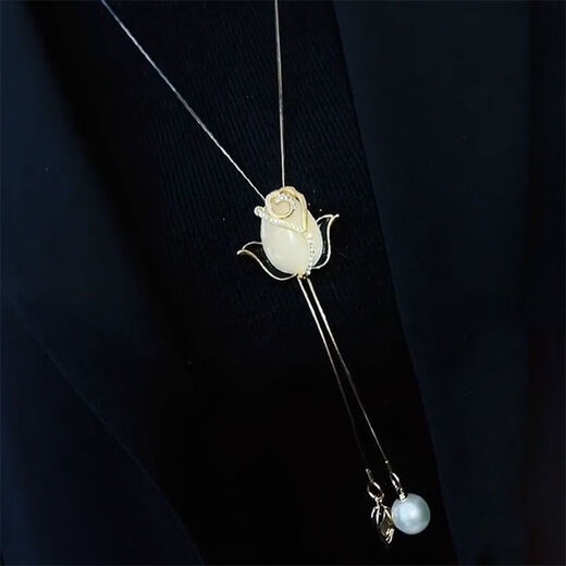 Leaf-cutting ant tulip sweater chain, high-end and versatile long necklace, women's autumn and winter fashion accessory, coffee golden tulip sweater chain