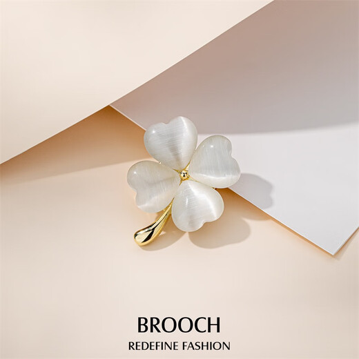 Chakra cat's eye stone four-leaf clover brooch, high-end female corsage brooch, anti-exposure artifact, chest magnetic buckle, birthday gift, gold