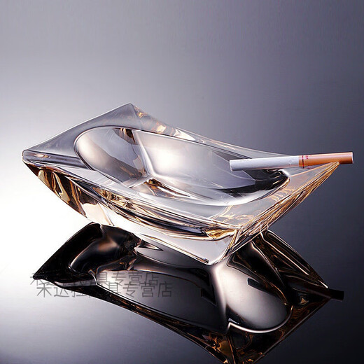Creative European modern thickened crystal glass large ashtray fashionable personality living room office ashtray ornaments ship-shaped amber 11*19.5cm