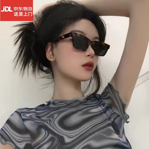Lunettes de soleil de style européen et américain à double platine pour les femmes en été de petites cadres et petits visages célébrités Internet prenant des photos de lunettes de soleil super cool
