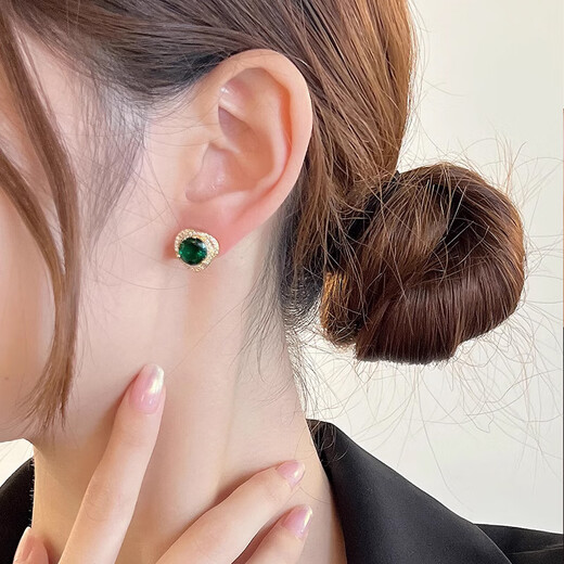 Idel's design-sounding earrings, feminine, Korean personality niche earrings, 2025 new trendy Internet celebrity winter style, versatile earrings, temperament goddess style E3360