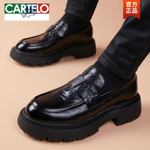 卡帝乐鳄鱼（CARTELO）新款休闲皮鞋男真皮韩版潮流商务厚底轻质橡胶发泡底一脚蹬乐福鞋 亮皮款黑色 12398 38