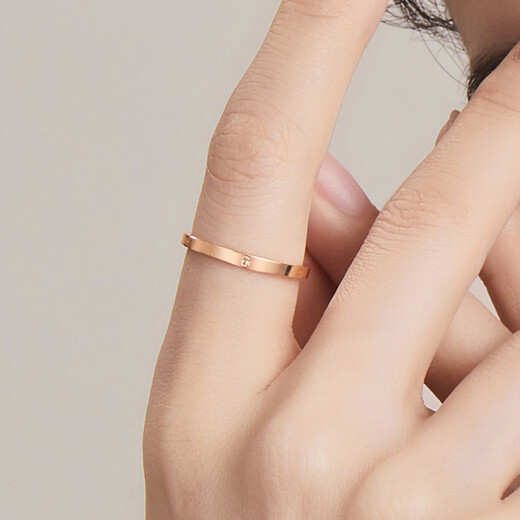 Lukfook Jewelry 18K gold smile circular ring closed ring gift L18TBKR0046R No. 8 - total weight 0.89 grams