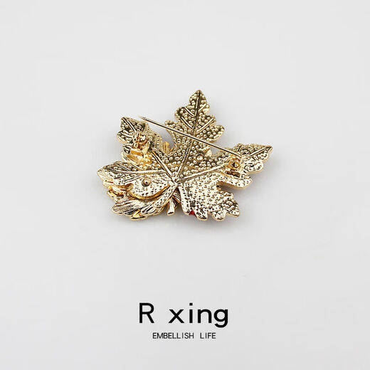 Miaolingge cute Japanese style brooch into autumn maple leaf brooch for male and female couples personalized ins trendy metal badge bag decoration maple leaf