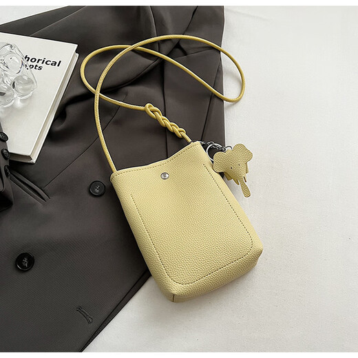 Qiaoyi weiches Leder süße kleine Elefant-Tasche Frauen neue One-Shoulder Crossbody Mobiltelefontasche High-End Nischen-Mode-Mobilfunk-Mobiltelefon-Tasche gelb-inklusive kleine Elefantenanhänger