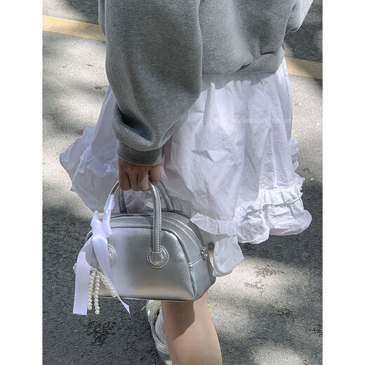Shantoulin Village Bowling Frauentasche Silber Handtasche Frauen modische Muscheltasche vielseitige Crossbody -Tasche kleiner Quadratbeutel Beige Belt Anhänger