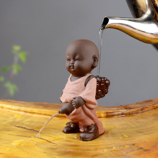 Yuxuan purple sand tea pet squirting urine boy ornaments boutique creative little monk can raise tea art tea tray tea set accessories purple sand spray water pee boy-blue