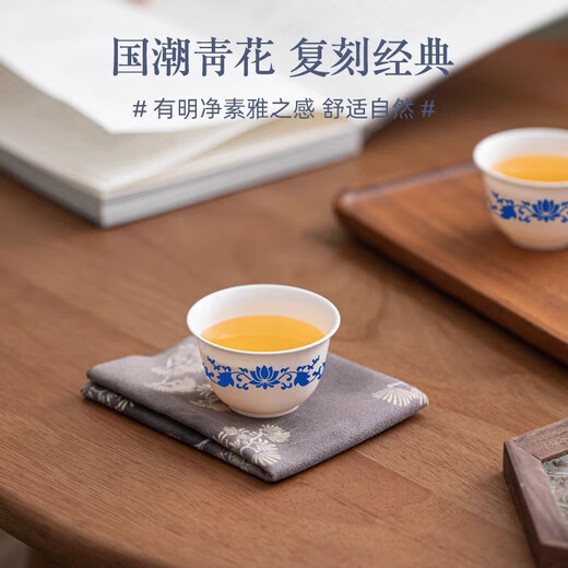Wan Jiazhen 100 blue and white disposable kung fu tea cups 60ml tea cup drinking tea cup national trend small tea cup with storage cup holder national trend blue and white disposable tea cup 60ml*100 + cup holder