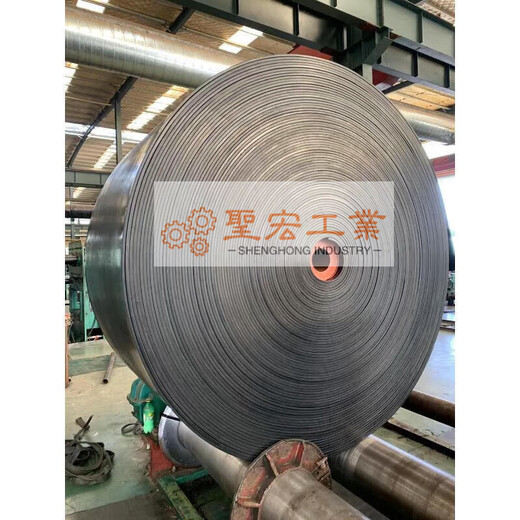 Rubber conveyor belt convex herringbone pattern anti-slip belt nylon conveyor belt wear-resistant sand and stone lifting belt black 200mm