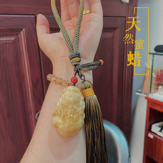Xuan Xia with certificate of natural raw ore Russian amber beeswax Pixiu pendant pendant for men and women gift collection grade orphan master carved beeswax Pixiu handle 27 grams