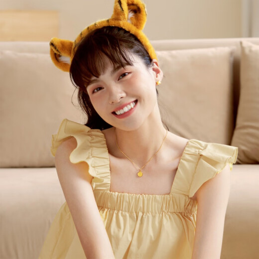 
Chow Tai Fook Year of Rabbit Zodiac Rabbit Dog Zodiac Brand Gold Pendant (Work Fee: 120 Price) EOF686 Full Gold About 2.15g