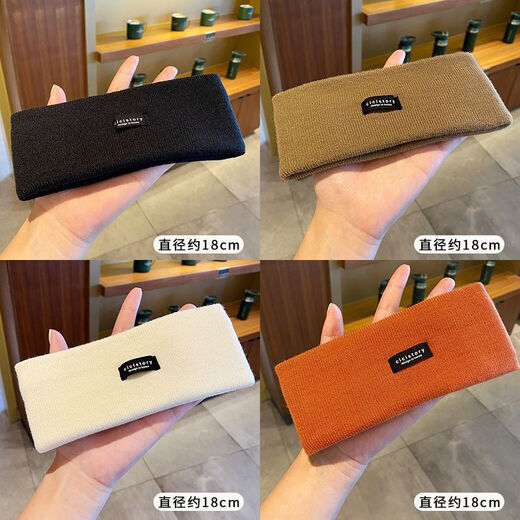 Qiao Meiting wears a hat at night for women to keep her head warm and protect her forehead with a light-shielding hood with a windproof and forehead-shielding hood. Labeled black hairband