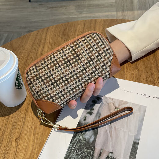 Bolso de canguro fresco se puede colocar un embrague de bolso pequeño para mujeres en el teléfono móvil 2023 nuevo lienzo de manejo de alta gama temperamento de moda gran capacidad negra