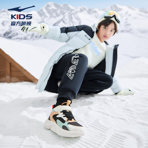 Hongxing Erke (ERKE) children's shoes, casual shoes for boys and girls, children's winter warm cotton shoes, black/microcrystalline white/azure 35