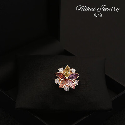 QUAMER Gold Store Model Seamless Magnetic Suction No Perforation Exquisite Brooch Summer Shirt Magnet Neckline Anti-leak Green Four-leaf Clover Magnetic Suction Buckle