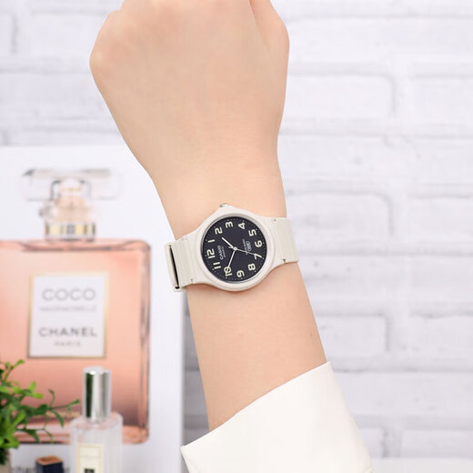 Casio (CASIO) small black watch for men and women, unisex student civil service examination, college entrance examination usable quartz watch MQ-24UC-8B