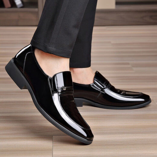 Fortune Bird first-layer cowhide business formal shoes for middle-aged and elderly people, non-slip pointed leather shoes, glossy patent leather wedding shoes, low-top shoes, black 40