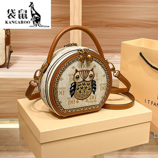 Pelguero de cuero de lujo de canguro (canguro) Light Luxury Leather Women's Women's 2023 New Rivet Small Round Bag Borded Bold Bag Borded Hombina ancha Corcha de cuerpo cruzado Beige White