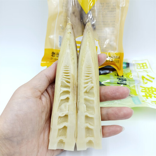
230g of bamboo shoots with hand peeling in spring, open a bag, instantly eaten bamboo shoots, pickled peppers, bamboo shoots, sour bamboo shoots, hand-pulled bamboo shoots, small packaging, 3 bags of pickled pepper flavor, hand-pulled bamboo shoots, total 690g