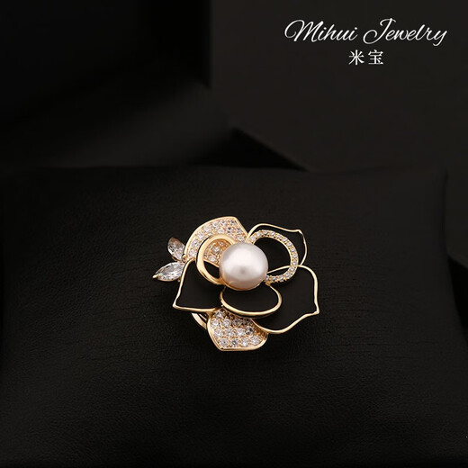 QUAMER Gold Store Model Seamless Magnetic Suction No Perforation Exquisite Brooch Summer Shirt Magnet Neckline Anti-leak Green Four-leaf Clover Magnetic Suction Buckle