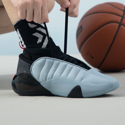 Adidas Casual Chores Chaussures masculines 2025 Nouvelles chaussures de sport d'été CNY Harden 7 Practical Training Basketball Chaussures IH7516 IE9249 Black and Blue Orange 40