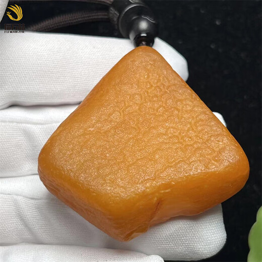 Fuwanzhe natural beeswax original stone pendant with leather amber lychee leather handle 20.7g