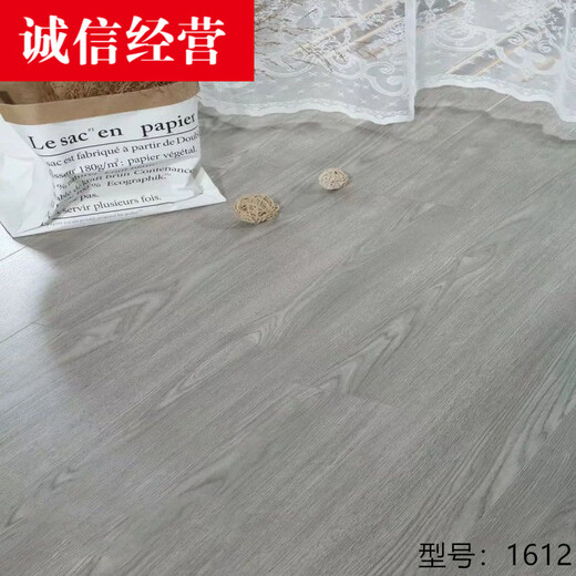 Huque Nouveau parquet en bois massif à trois couches 15 mm étanche à l'usure étanche à l'usure chauffage multicouche en bois composite en bois de 12 mm gris respectueuse de l'environnement G6501 modèle à trois couches de sol en bois massif en bois au-dessus du prix de la planche nue sans frais d'expédition G6501