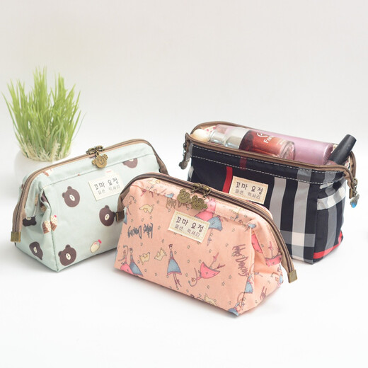 Yu Fengyue cosmetic bag small portable waterproof belongings storage bag bag Internet celebrity ins new large capacity female trend black plaid