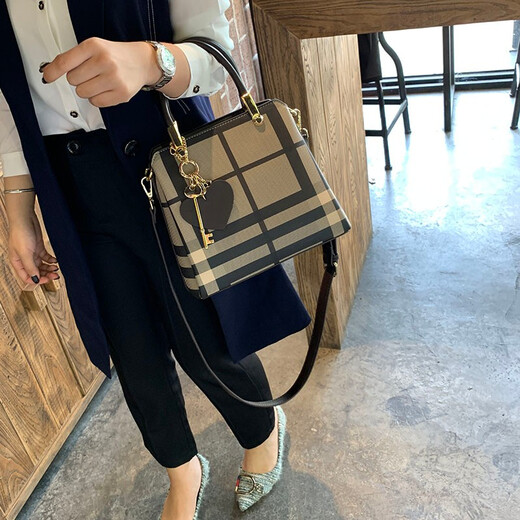 香港品牌I.T DANKLES 真皮女包奢侈品包包百搭大气格子贝壳包女时尚通勤手提单肩包女士小包 蓝格/红色＋带官方防伪码＋购物小票