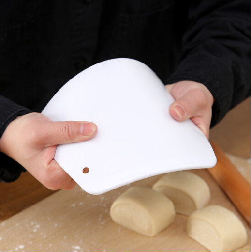 Luda [JD door-to-door] baking tools trapezoidal scraper plastic dough cutting scraper kitchen utensils DIY white cream flat scraper medium two refills 15.5cm*10.5cm