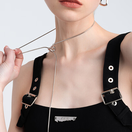 VIGG word necklace women's high-end design niche letters 2024 new light luxury high-end clavicle chain D word necklace