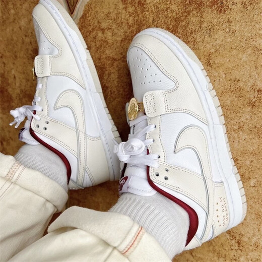 耐克（NIKE）女鞋2025夏季Dunk Low低帮复古板鞋运动鞋休闲鞋DH9765 DV1160-100米白红金属扣 36.5