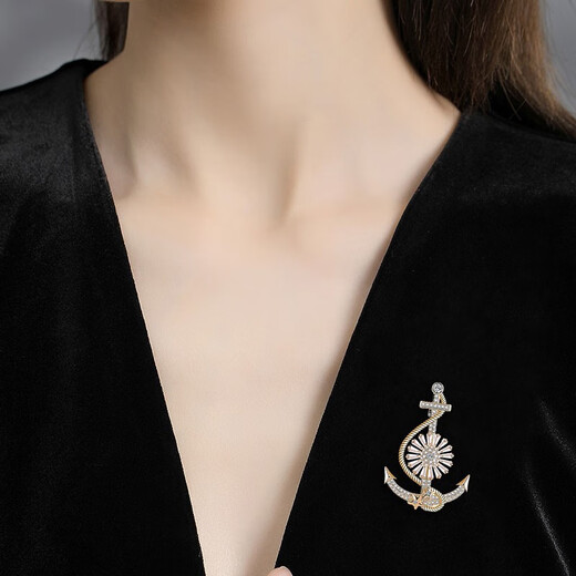 Kamalun (KAMALUN) 2025 new style brooch, high-end female Feihua, exquisite and fashionable mother-of-pearl flower corsage pin, Valentine's Day gift, champagne gold + gift box (no greeting card writing)