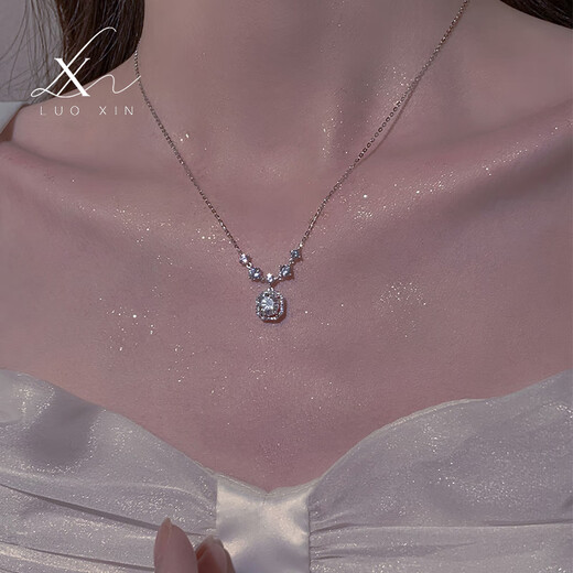 Weiluoxin S999 sterling silver moissanite diamond necklace clavicle chain gemstone pendant as a birthday gift for girlfriend, mother, girl, simple gift box set + certificate, 925 silver material
