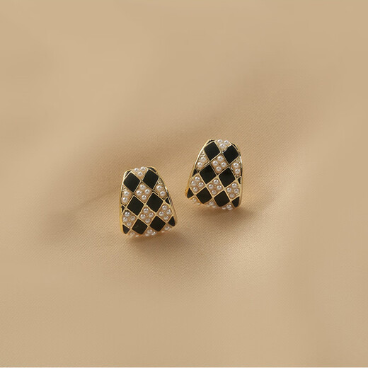 S925 silver needle rhombus earrings, feminine texture, pearl checkerboard earrings, light luxury niche design earrings, main picture