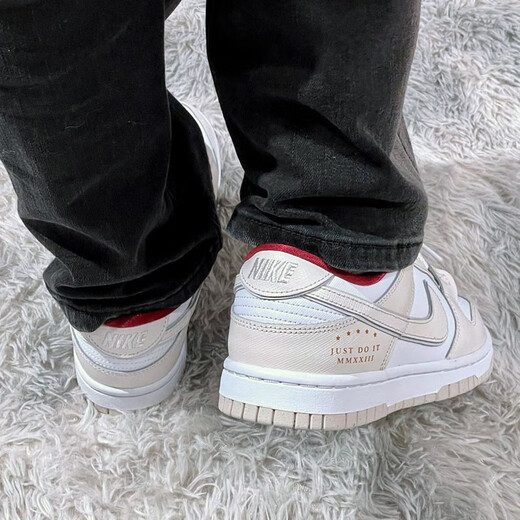耐克（NIKE）女鞋2025夏季Dunk Low低帮复古板鞋运动鞋休闲鞋DH9765 DV1160-100米白红金属扣 36.5