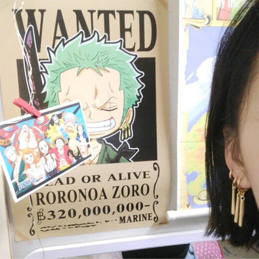 
MOLC Zoro earrings TikTok same style earrings without ear piercing earrings for men One Piece new style trendy personalized ear clips for women's day gift Zoro earrings E1049