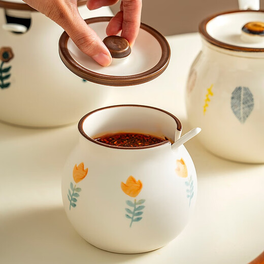 Onlycook lard jar ceramic high temperature resistant household chili oil jar with lid and spoon oil chili jar oil storage tank chili jar old-fashioned small yellow flower model (420ml with lid and small spoon)