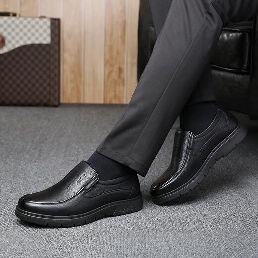 
Classic Car (WECKER) autumn and winter cowhide men's shoes for middle-aged and elderly daddy leather shoes for men soft leather round toe cover feet non-slip casual leather shoes for men plus velvet LYC9901M black [add fleece to keep warm] 38