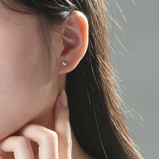 Safir PT950 platinum earrings for women, platinum flower earrings, simple and compact, one pair, about 0.55 grams