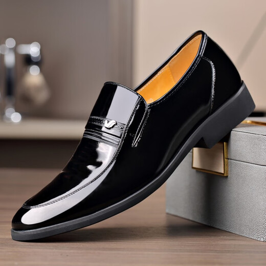 Fortune Bird first-layer cowhide business formal shoes for middle-aged and elderly people, non-slip pointed leather shoes, glossy patent leather wedding shoes, low-top shoes, black 40