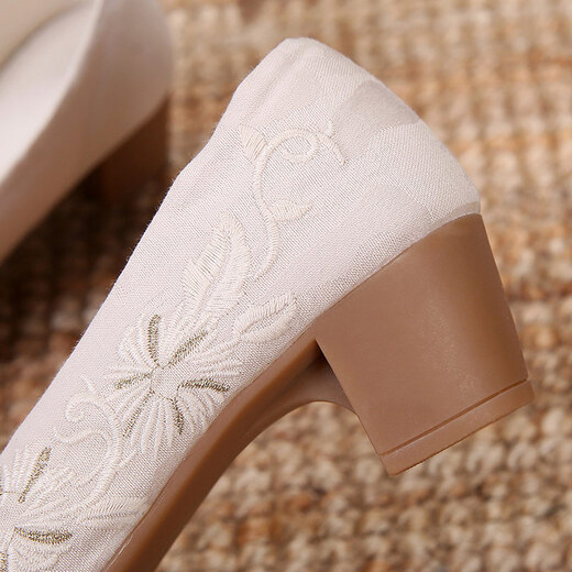 Juan's Seidentee-Künstler alte Peking-Stoffschuhe für Frauen neuer alter Stil Hanfu Cheongsam dicker Absatz Einzelschuhe flacher Mund chinesischer Stil Ethno-Stil bestickte Schuhe Beige 38