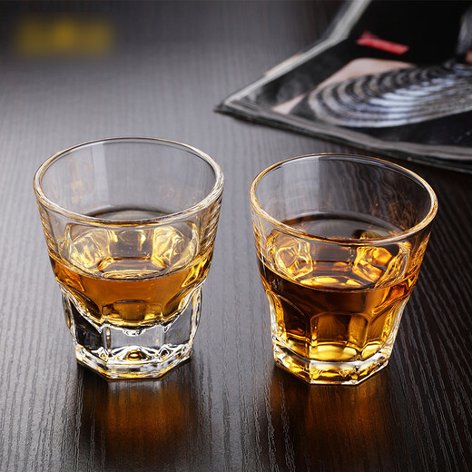 Fanji 6-piece set of liquor and strong beer glass wine glasses for bar and home drinking utensils. Six-piece thickened lotus cups, 135ml, two and a half