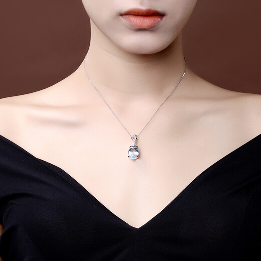 Millais Jewelry 4.5 carat aquamarine pendant 18K gold set with diamond necklace natural gemstone birthday gift for girls without chain. The chain can be customized additionally.